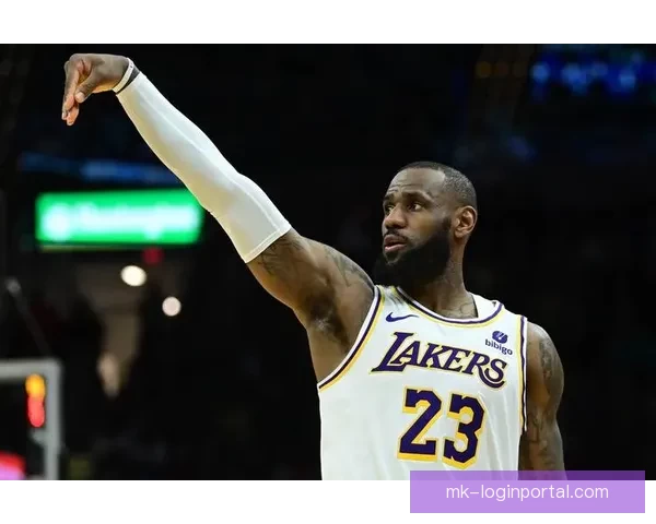 詹姆斯评生涯前三高光时刻：世纪封盖居首 扣翻特里与07年东决上榜