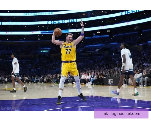 雷迪克：东契奇若持续当前表现本赛季有望赢得MVP 他是球队进攻核心